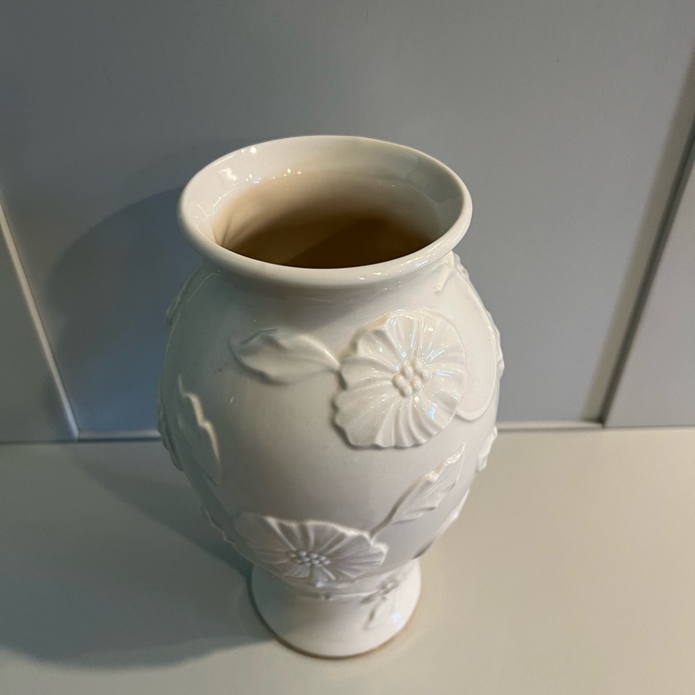 Elegant White Floral Vase